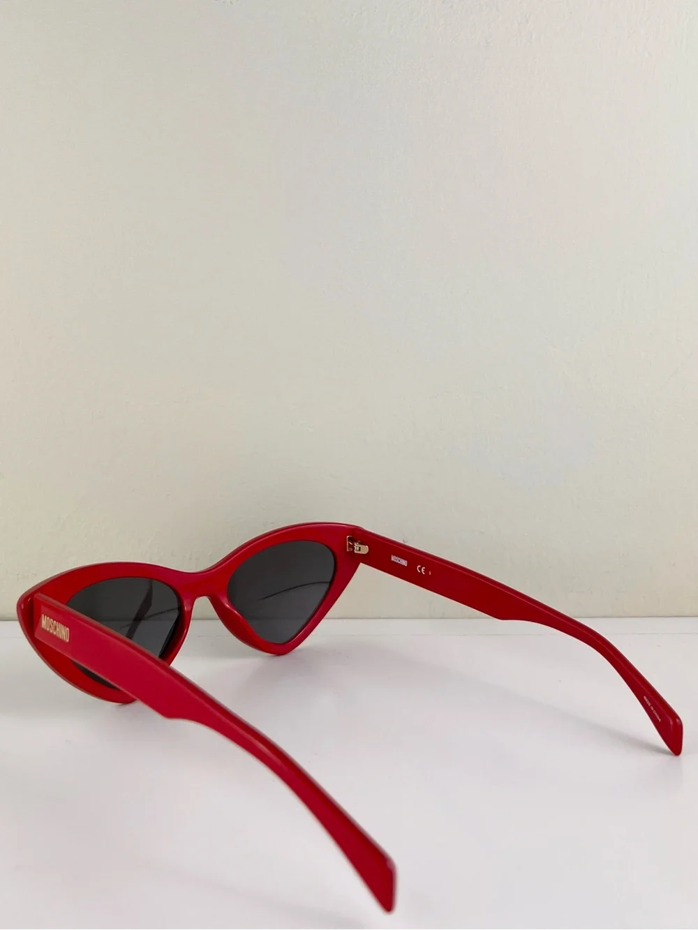 NEW MOSCHINO RED CRYSTAL EMBELLISHED CAT-EYE SUNGLASSES